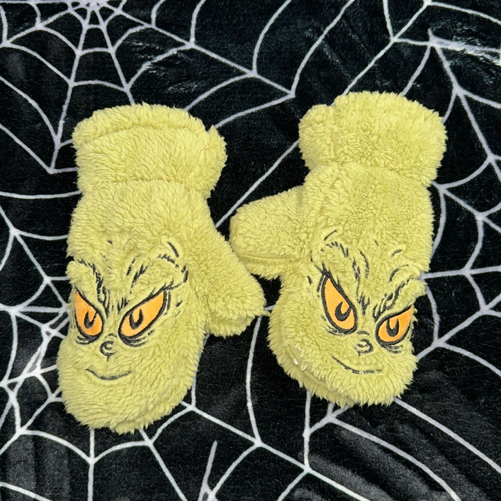 Kid Size Grinch Mittens